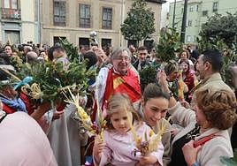 El Domingo de Ramos se celebra con entusiasmo en Pola de Siero