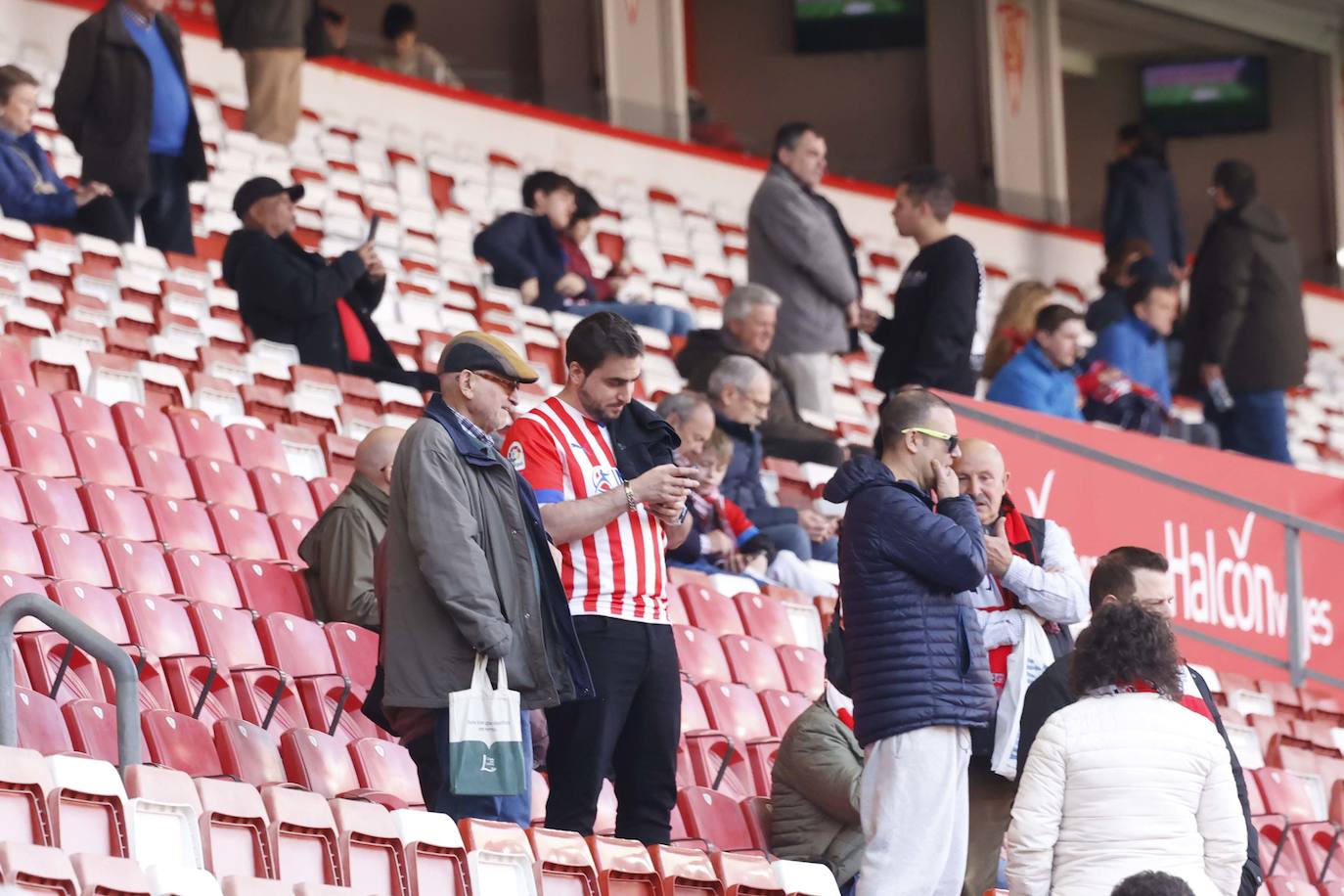 ¿Estuviste en el Sporting - Granada? ¡Búscate en las fotos!