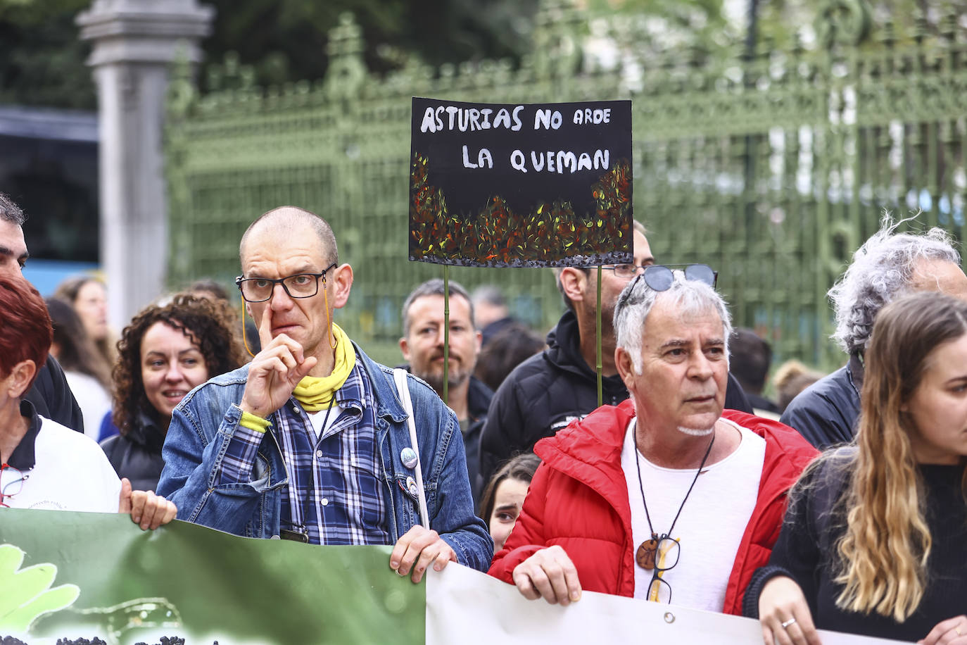 «Asturias no arde, la queman», claman ecologistas, bomberos y ganaderos