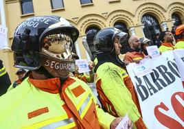 Ecologistas, ganaderos y bomberos unieron fuerzas para pedir al Ejecutivo autonómico un cambio en la política forestal y de incendios