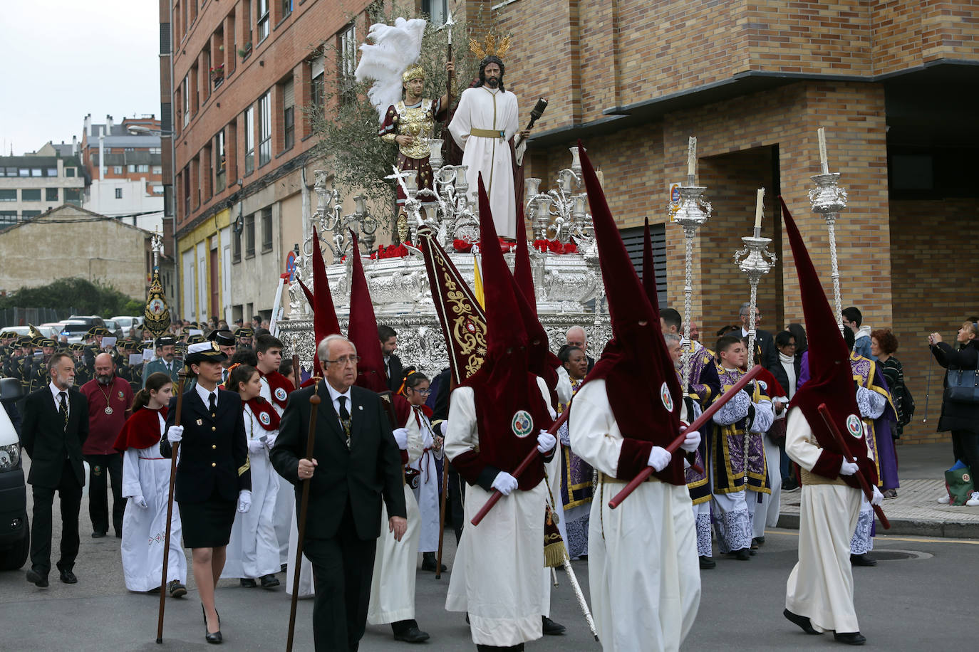 Jesús prendido, un soldado romano y un funcionario judío en el Prendimiento
