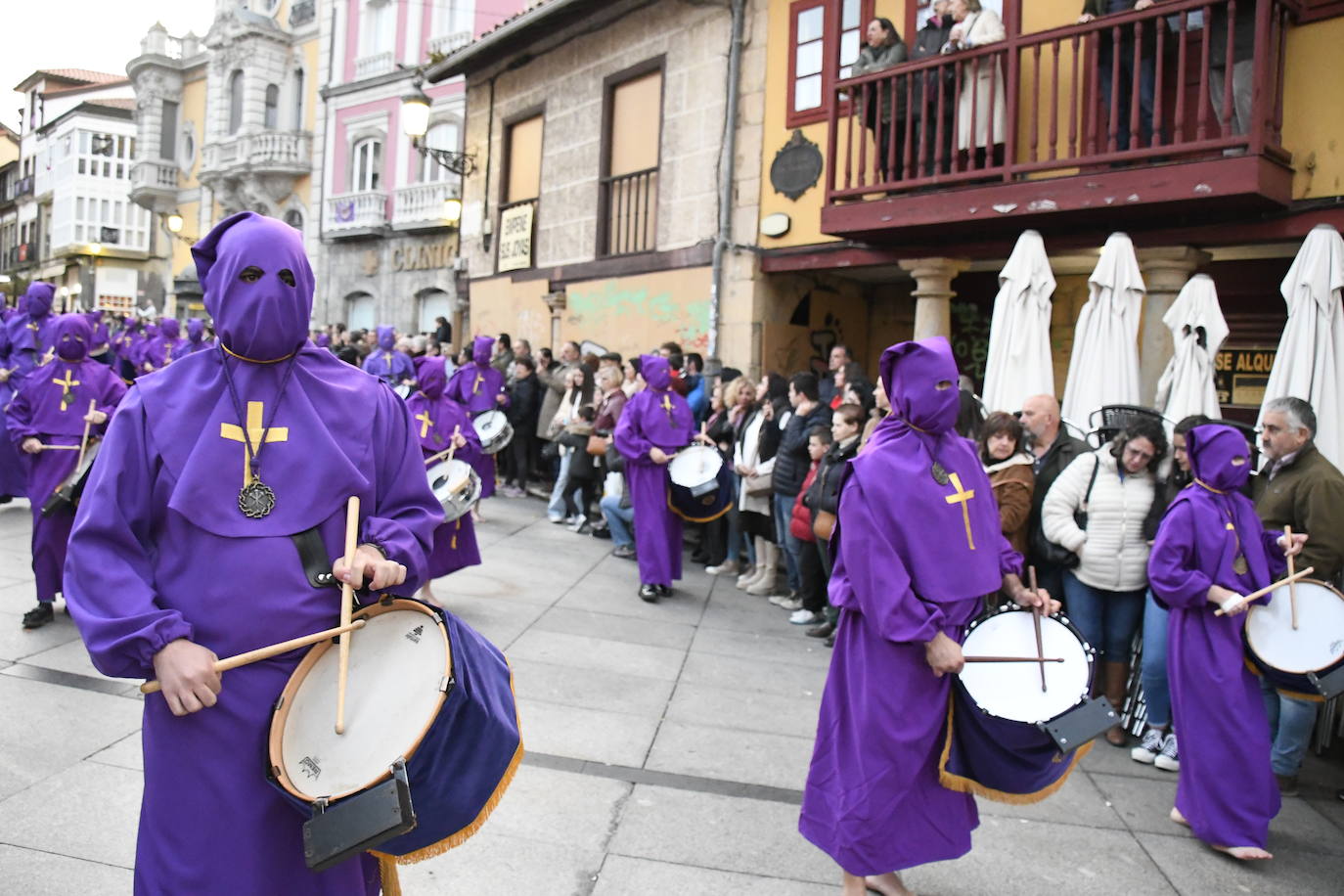 Una multitud arropa al Encuentro en Avilés