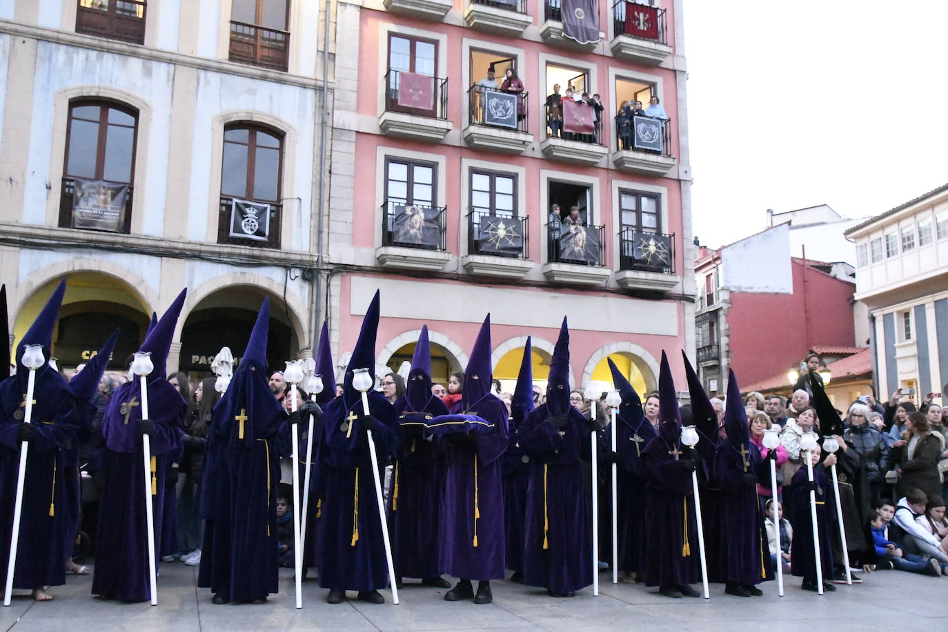 Una multitud arropa al Encuentro en Avilés