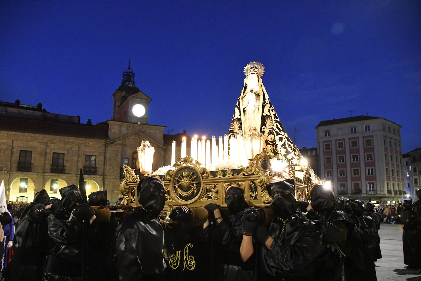 Una multitud arropa al Encuentro en Avilés