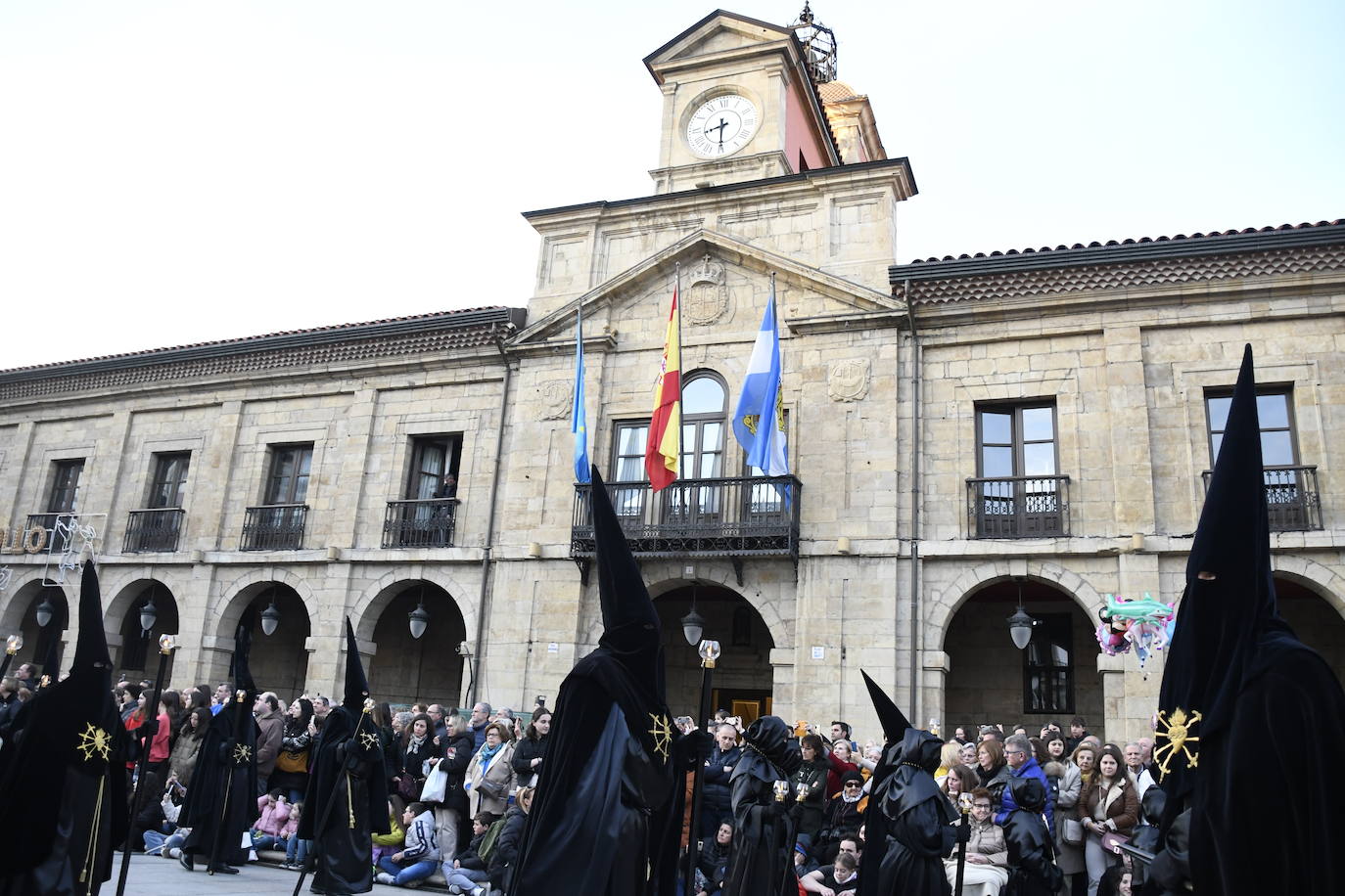 Una multitud arropa al Encuentro en Avilés