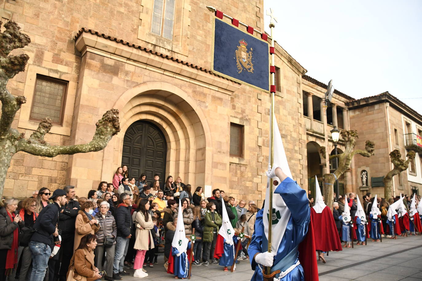 Una multitud arropa al Encuentro en Avilés