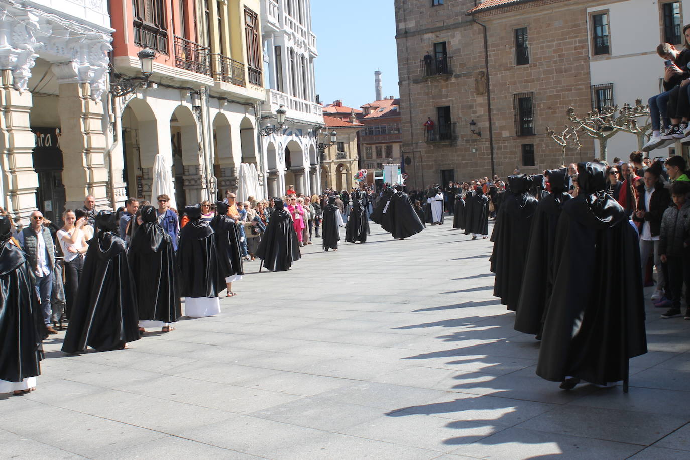 Emoción en Avilés con la Hermandad El Beso de Judas