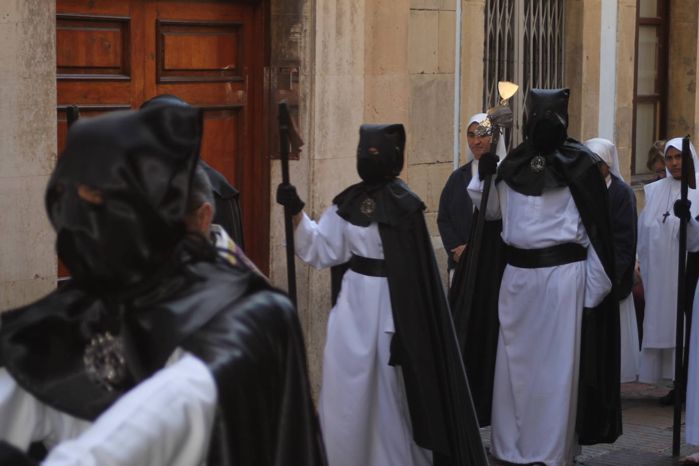 Emoción en Avilés con la Hermandad El Beso de Judas