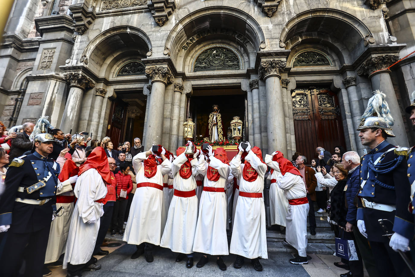 Una multitud en la procesión de la libertad