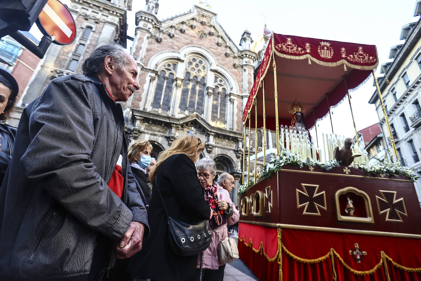 Una multitud en la procesión de la libertad