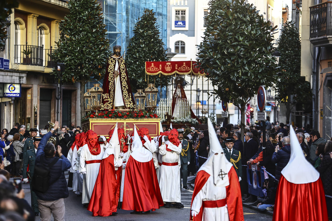 Una multitud en la procesión de la libertad
