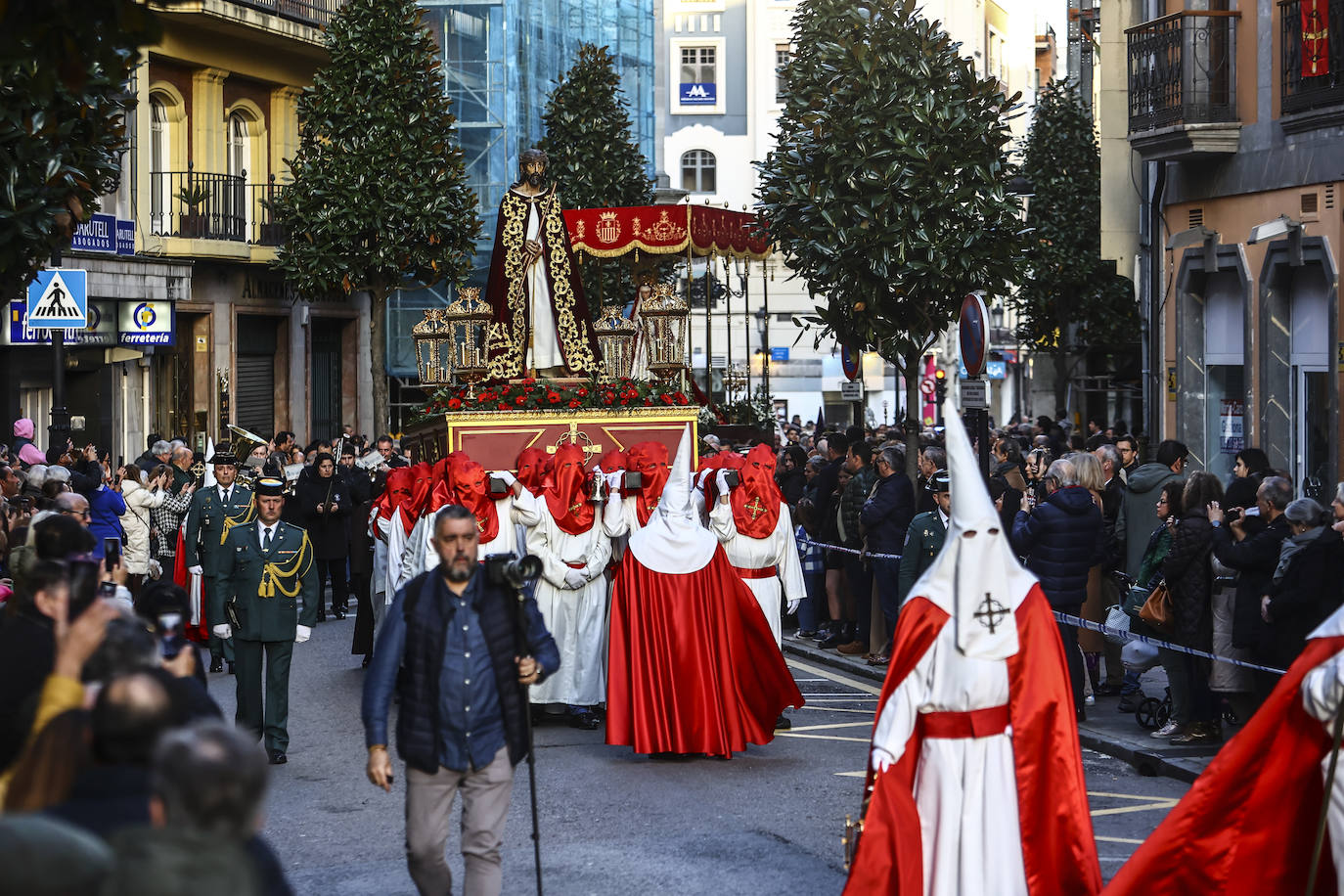 Una multitud en la procesión de la libertad