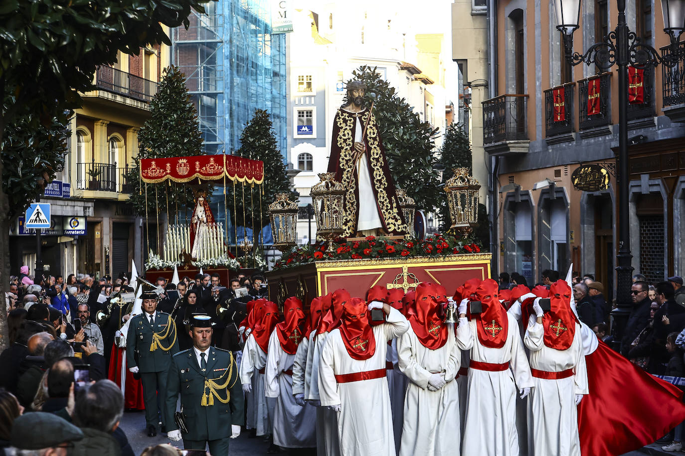Una multitud en la procesión de la libertad