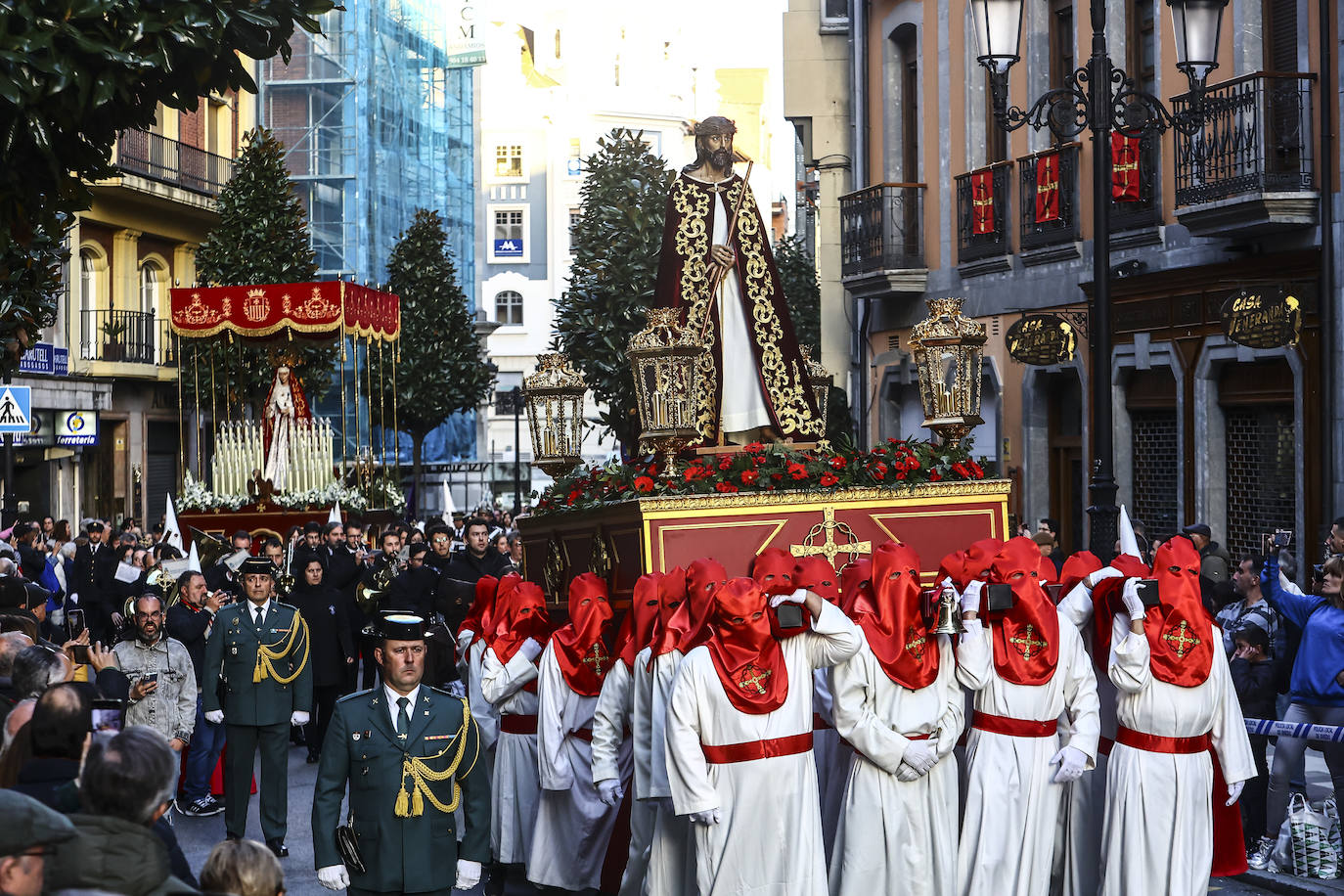 Una multitud en la procesión de la libertad