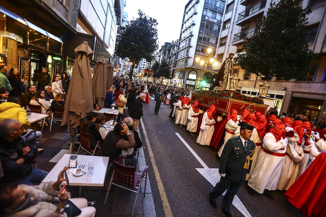 Una multitud en la procesión de la libertad