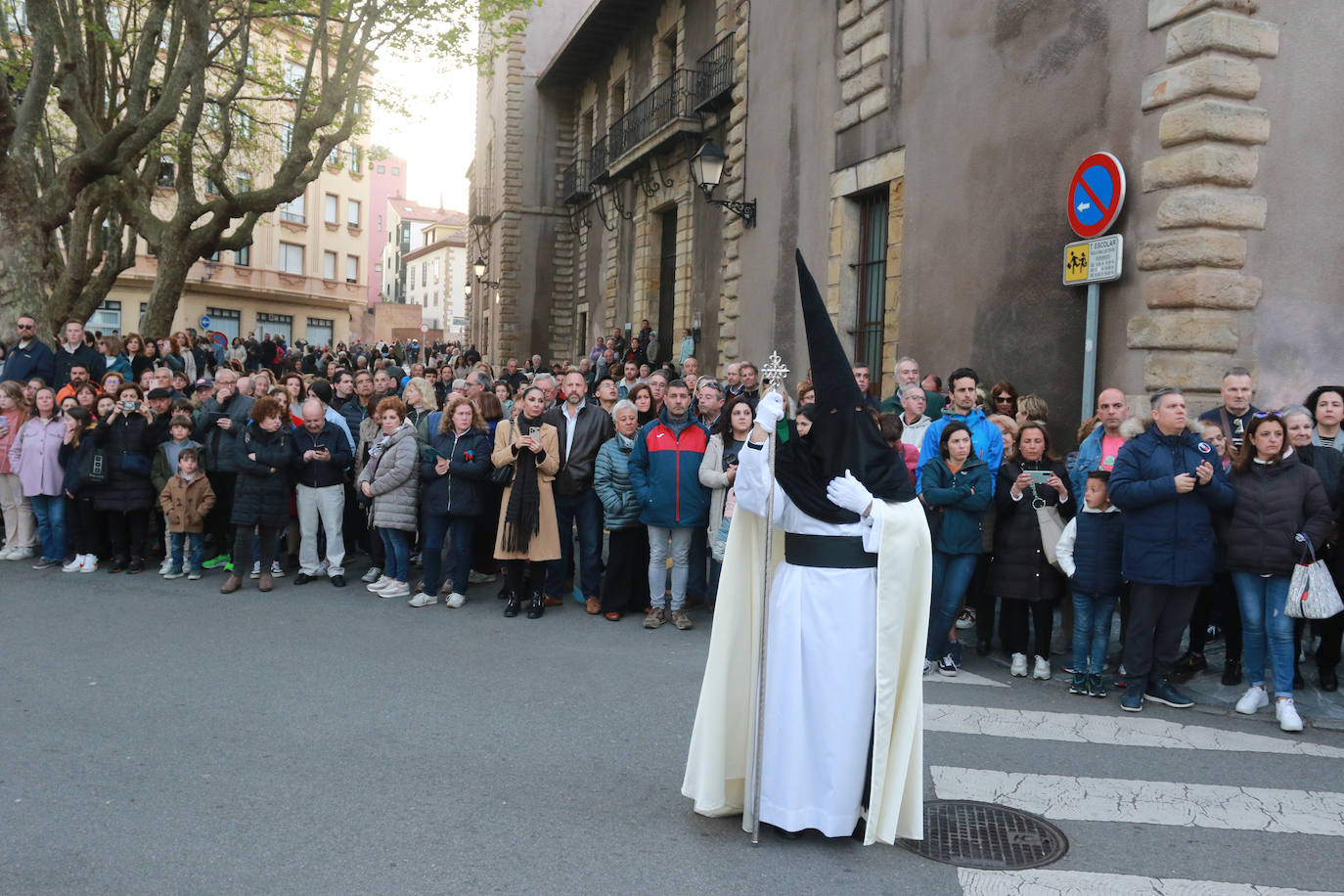 El Santo Entierro llena Gijón