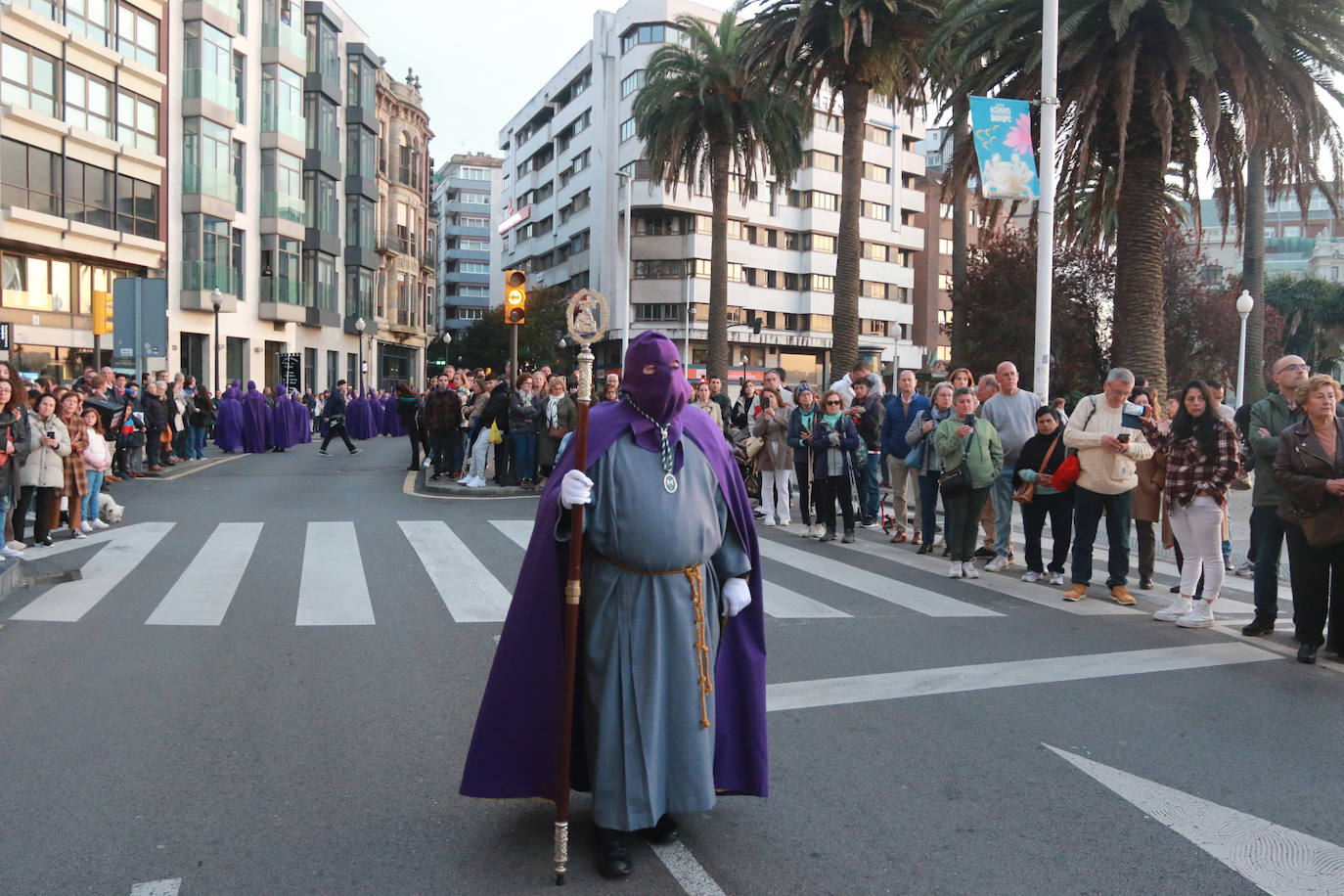 El Santo Entierro llena Gijón