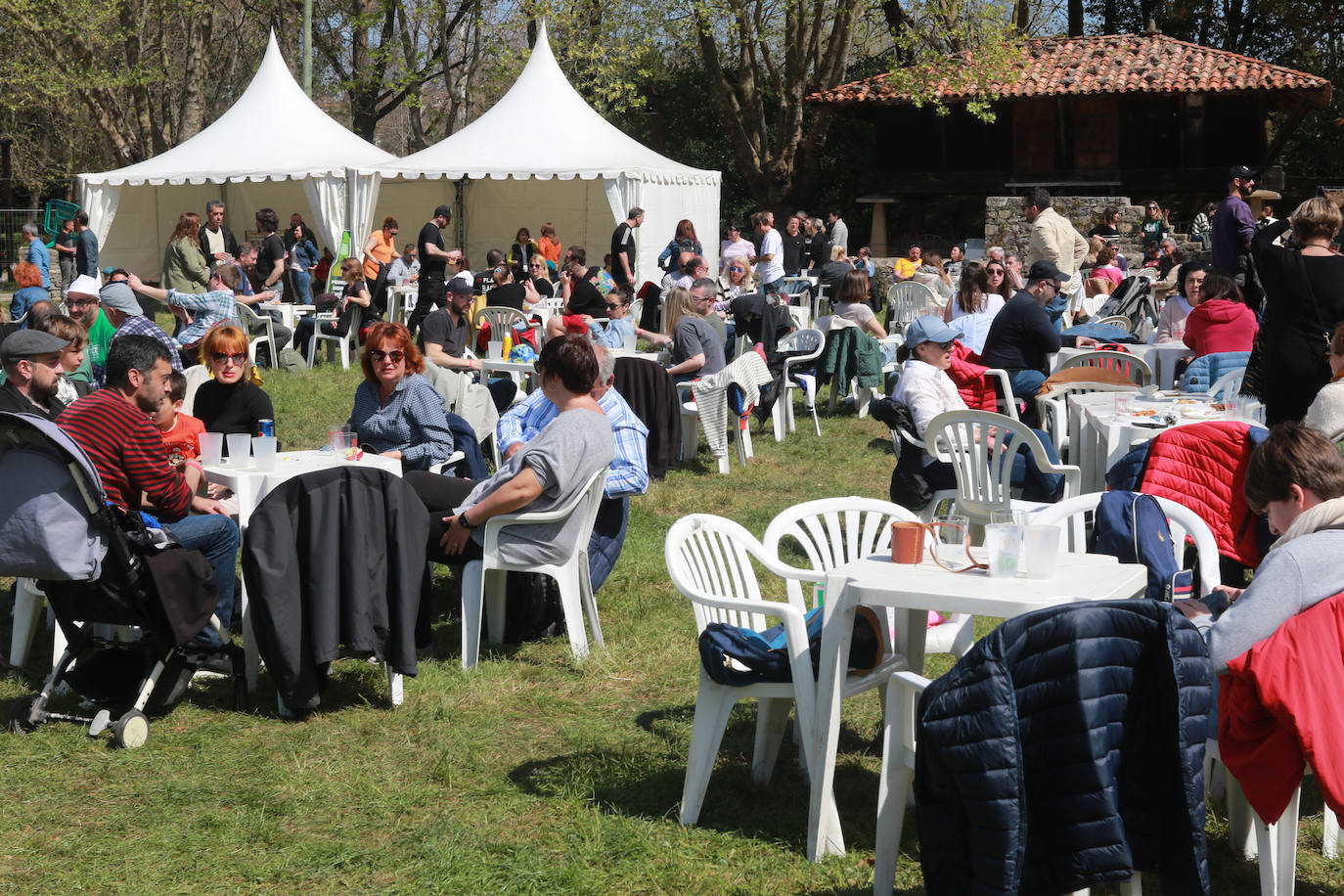 Devoción sidrera en Gijón a ritmo del Sidracrucis