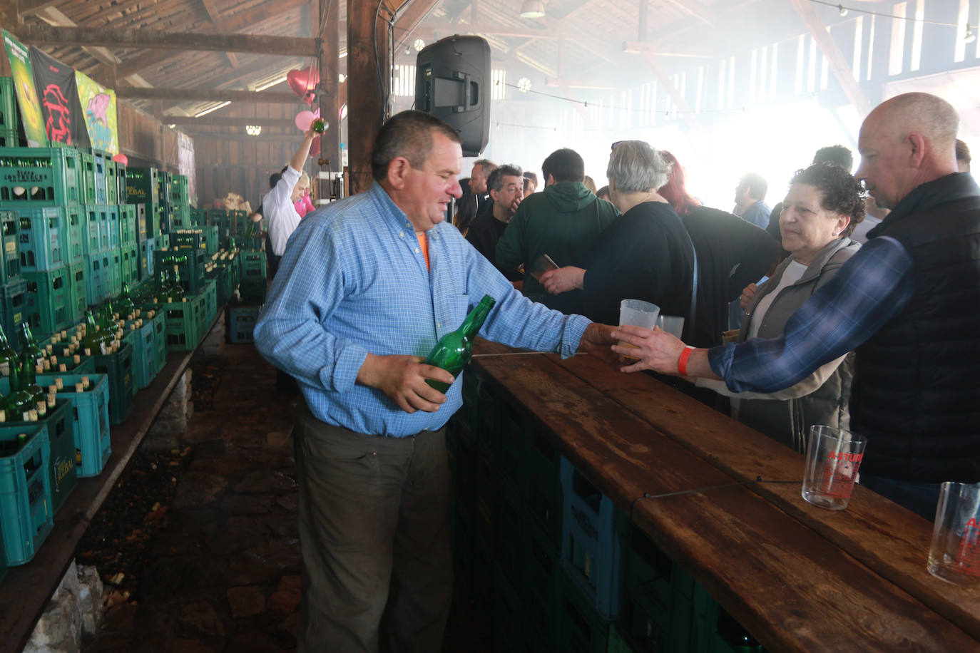 Devoción sidrera en Gijón a ritmo del Sidracrucis