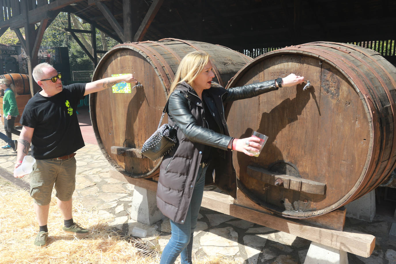Devoción sidrera en Gijón a ritmo del Sidracrucis