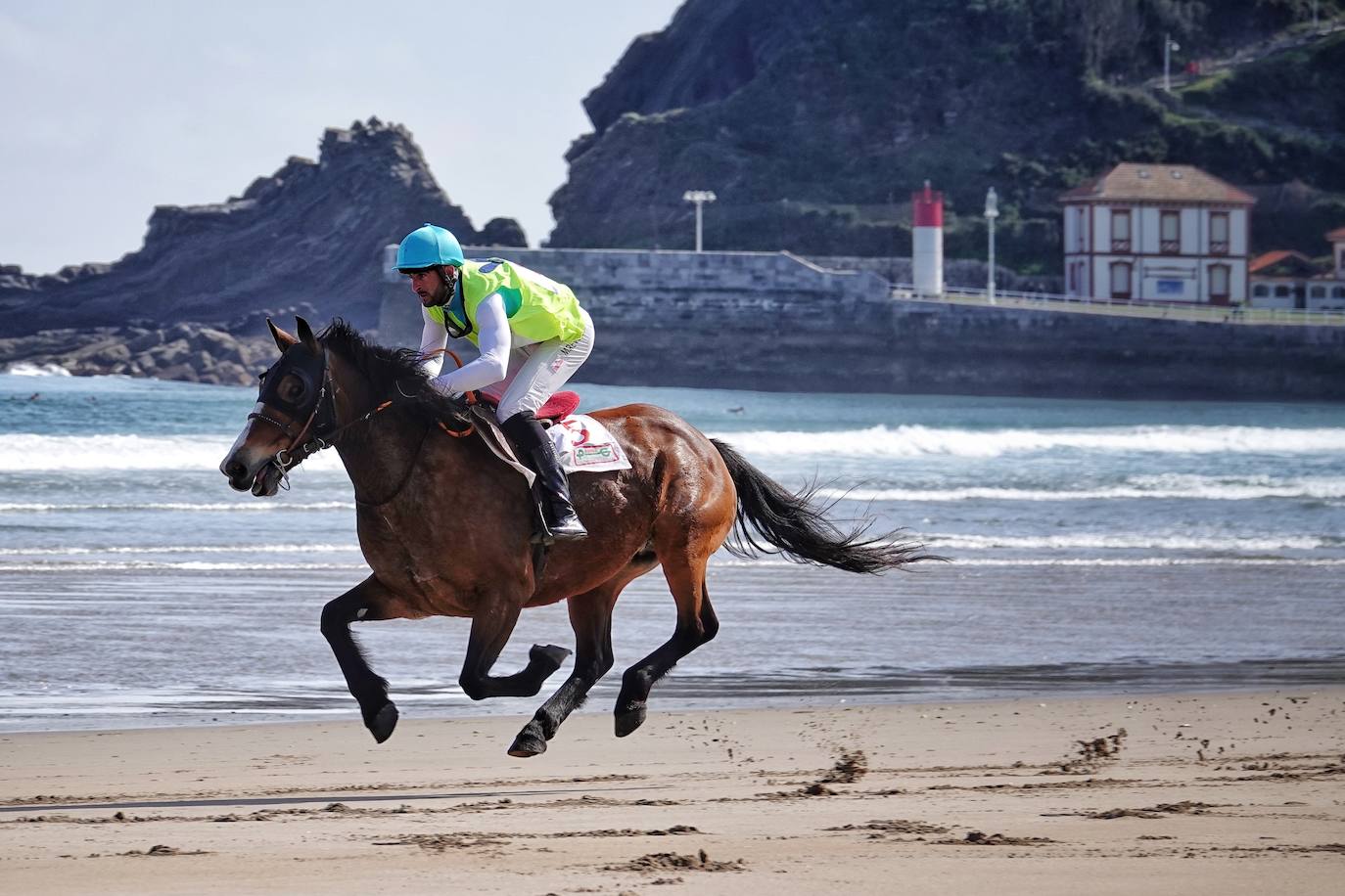 Ribadesella disfruta del espectáculo de las Carreras de Caballos