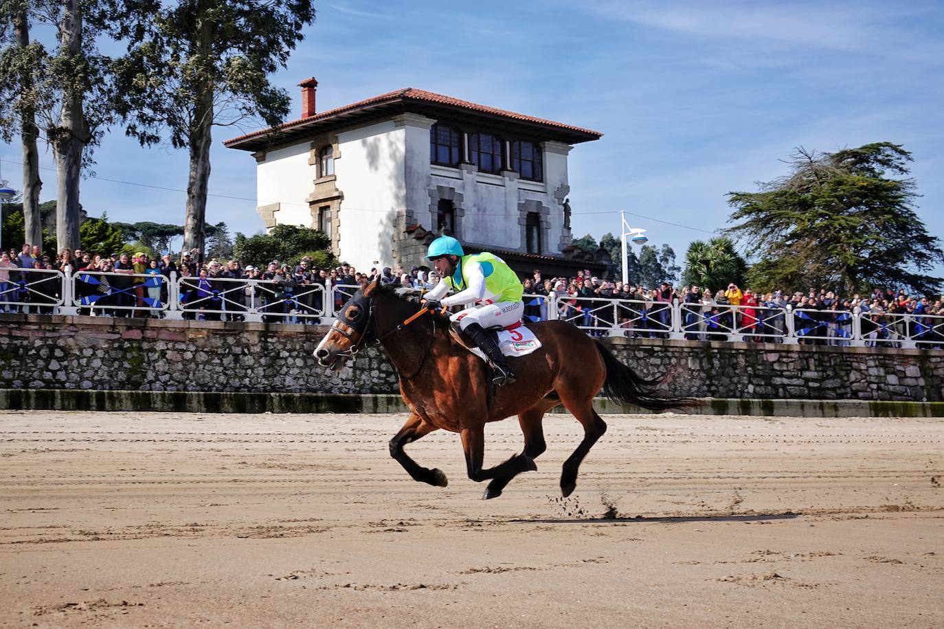 Ribadesella disfruta del espectáculo de las Carreras de Caballos