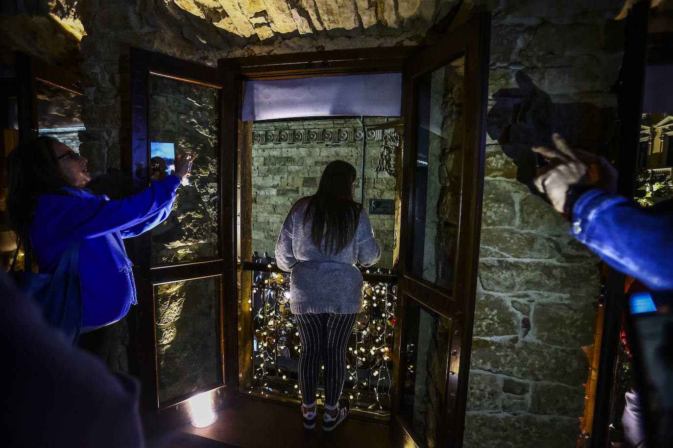 La Madrugá conmueve a los fieles en Oviedo