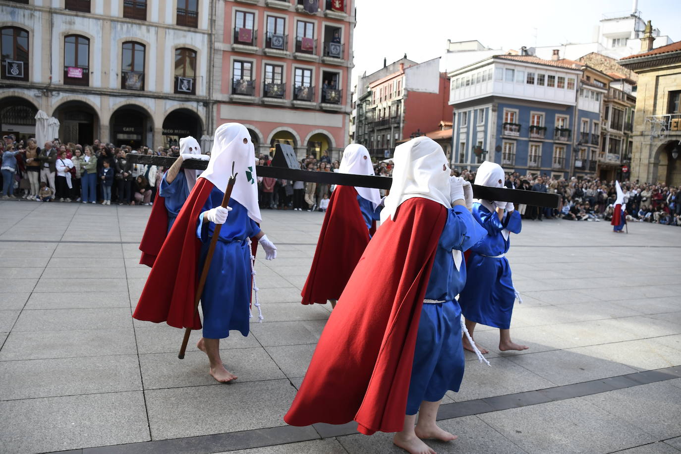 Devoción en Avilés por el Santo Entierro