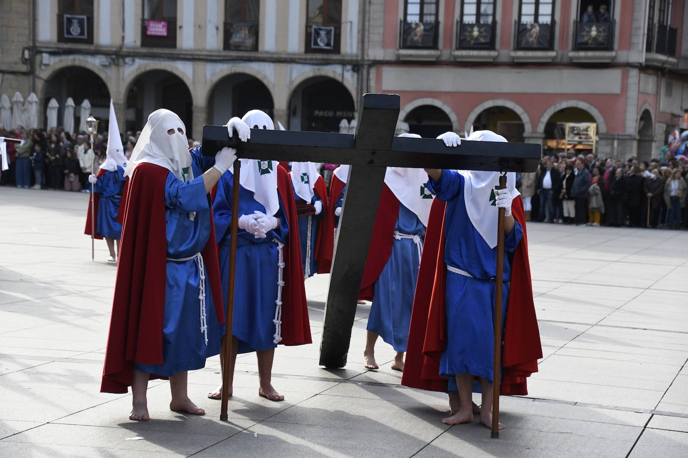 Devoción en Avilés por el Santo Entierro