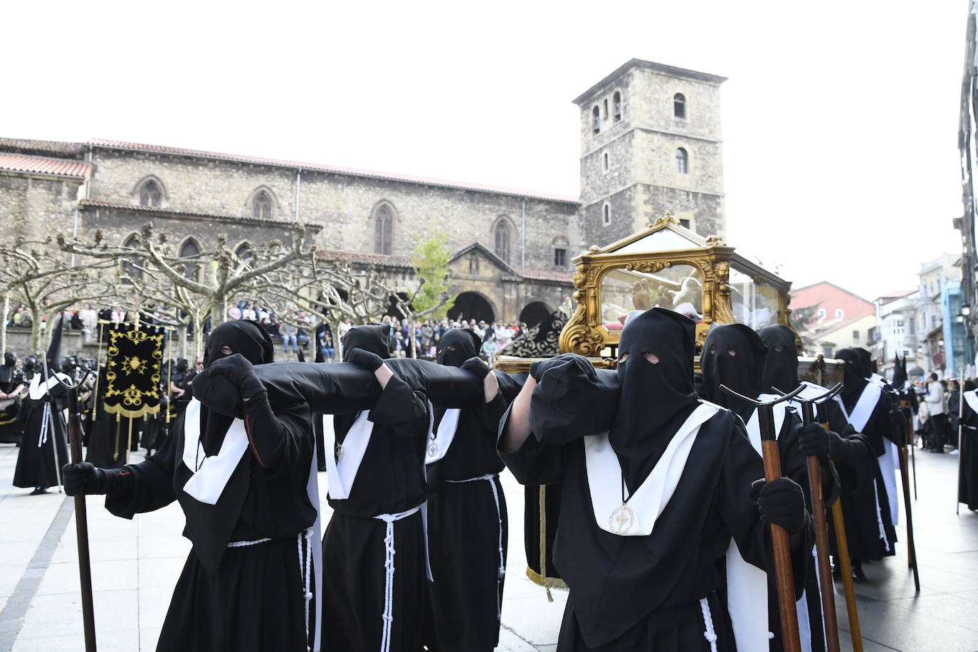 Devoción en Avilés por el Santo Entierro