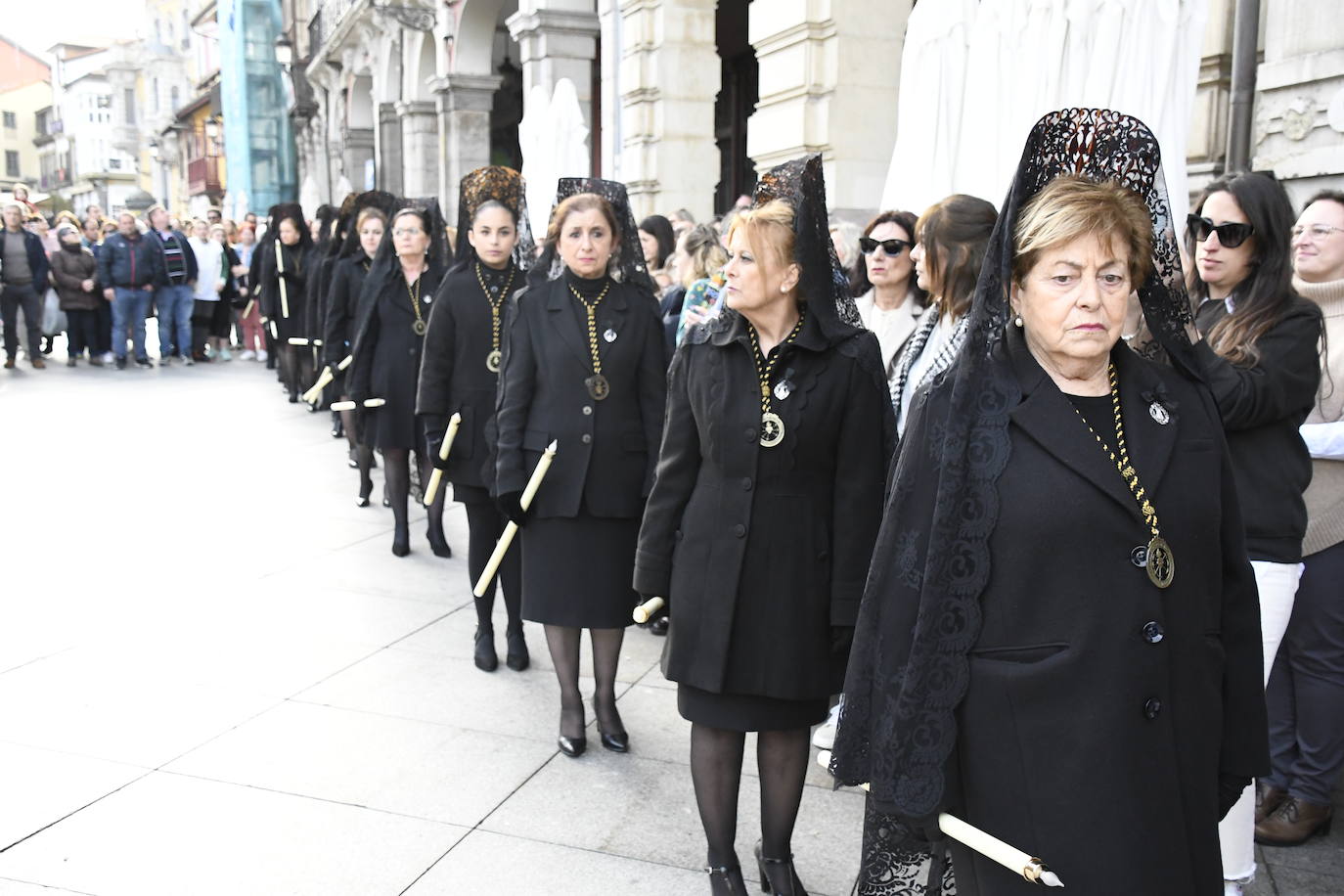 Devoción en Avilés por el Santo Entierro