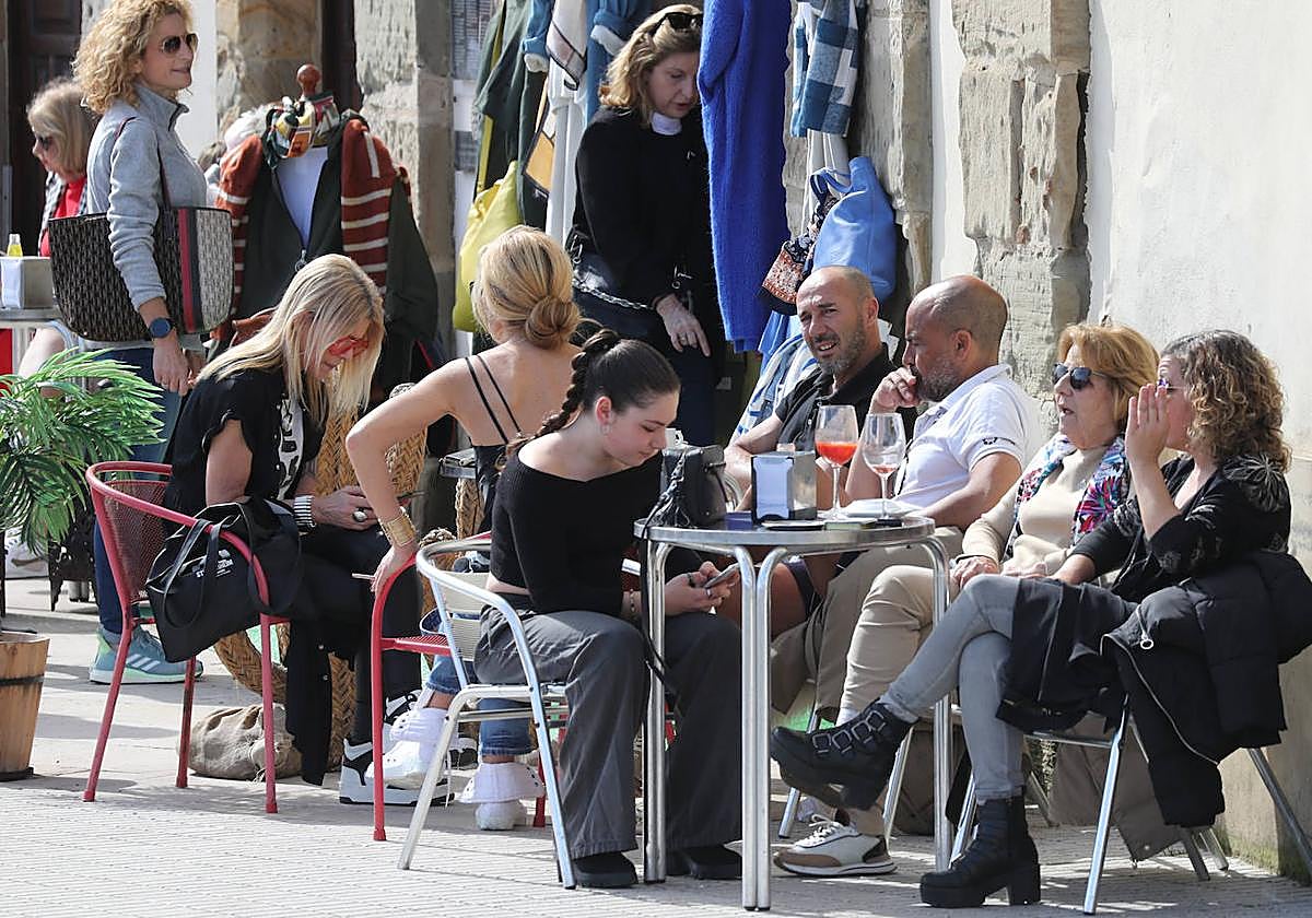 Terrazas llenas en Gijón el pasado mes de marzo.