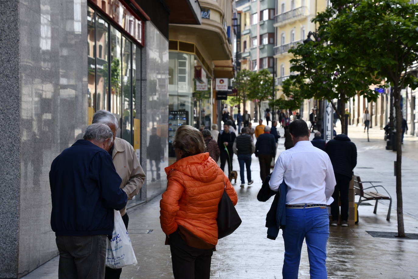 Calor y lleno total en Asturias en el Sábado Santo