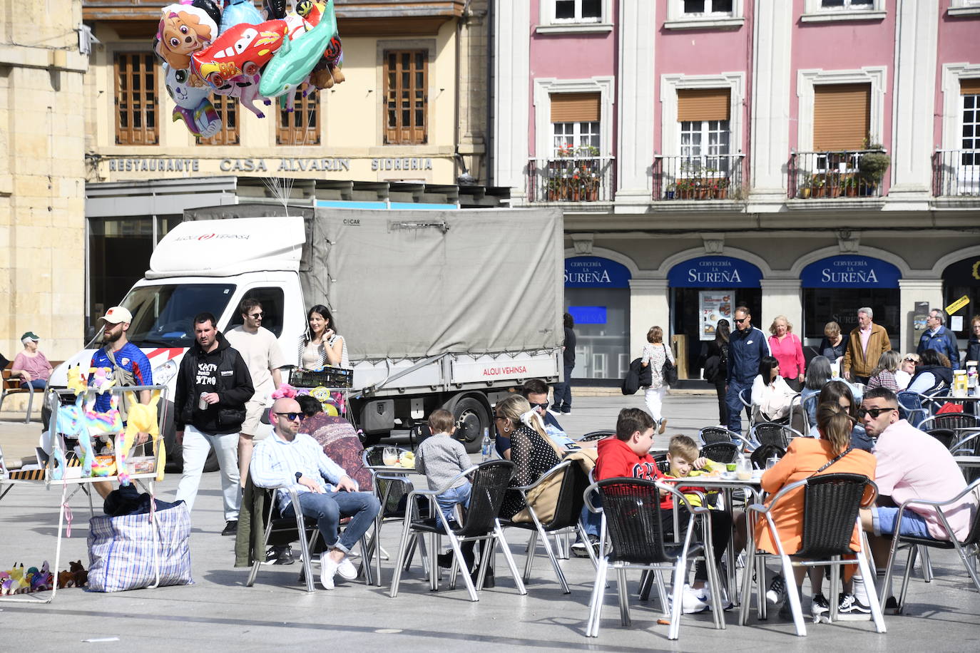 Calor y lleno total en Asturias en el Sábado Santo