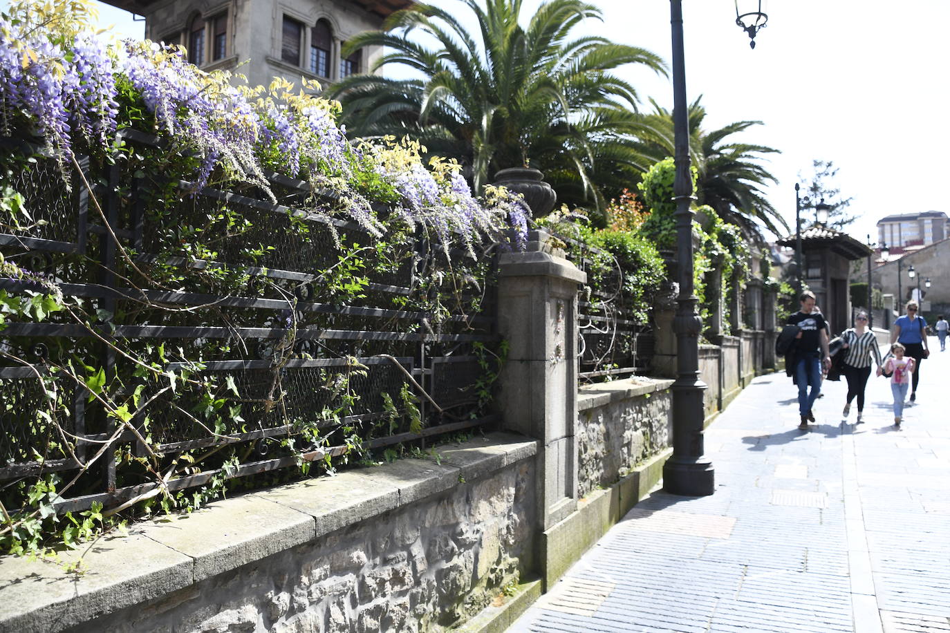 Calor y lleno total en Asturias en el Sábado Santo