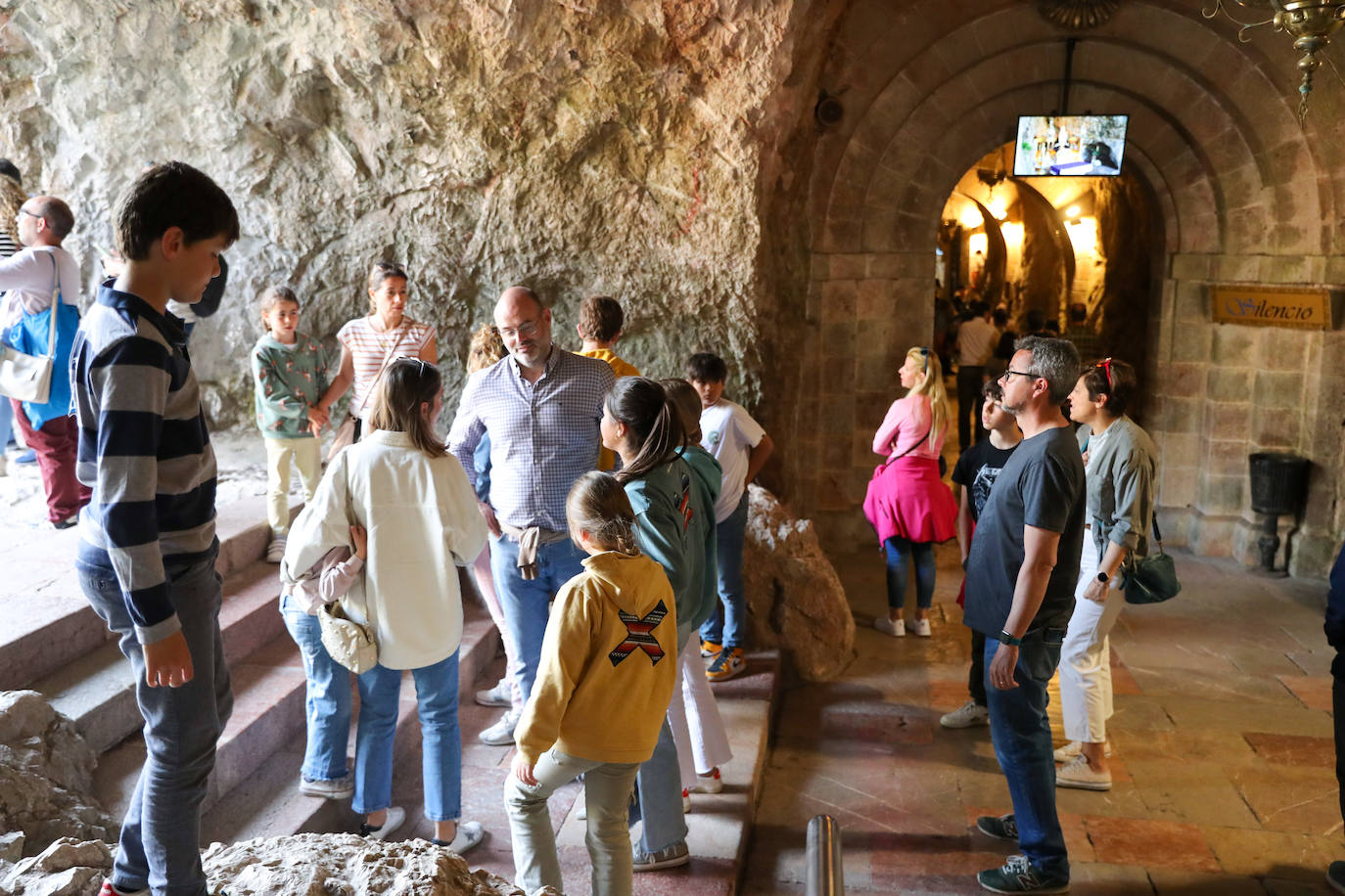 Calor y lleno total en Asturias en el Sábado Santo