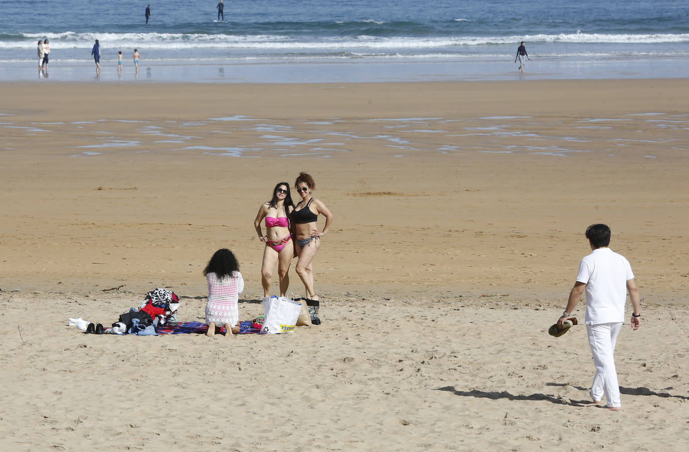 Calor y lleno total en Asturias en el Sábado Santo