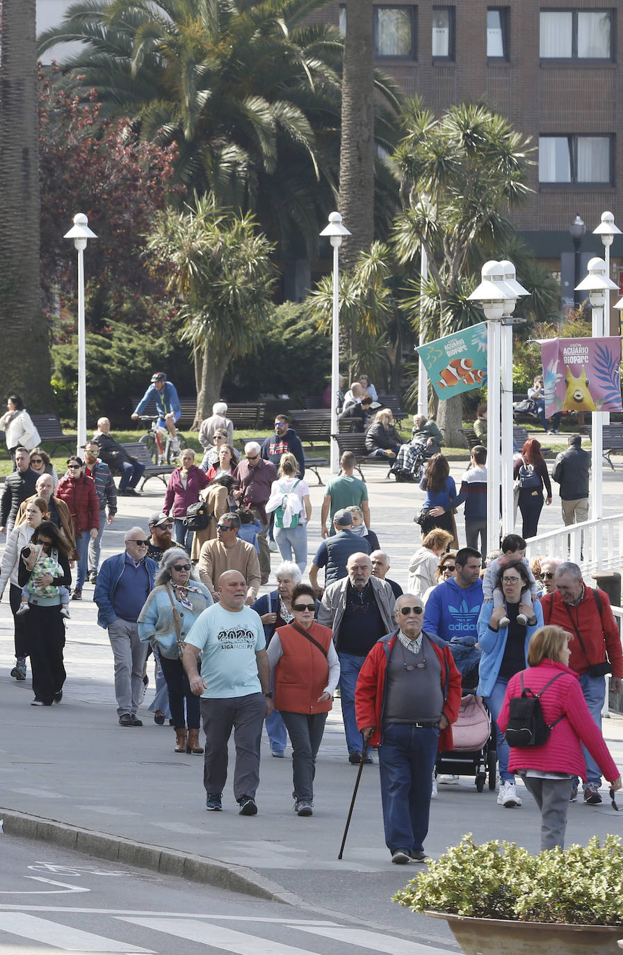 Calor y lleno total en Asturias en el Sábado Santo
