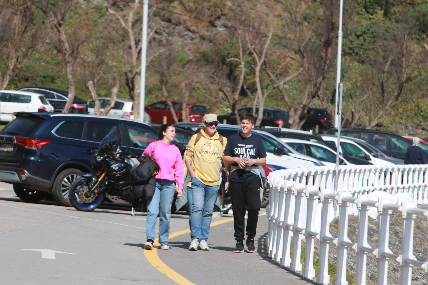 Calor y lleno total en Asturias en el Sábado Santo