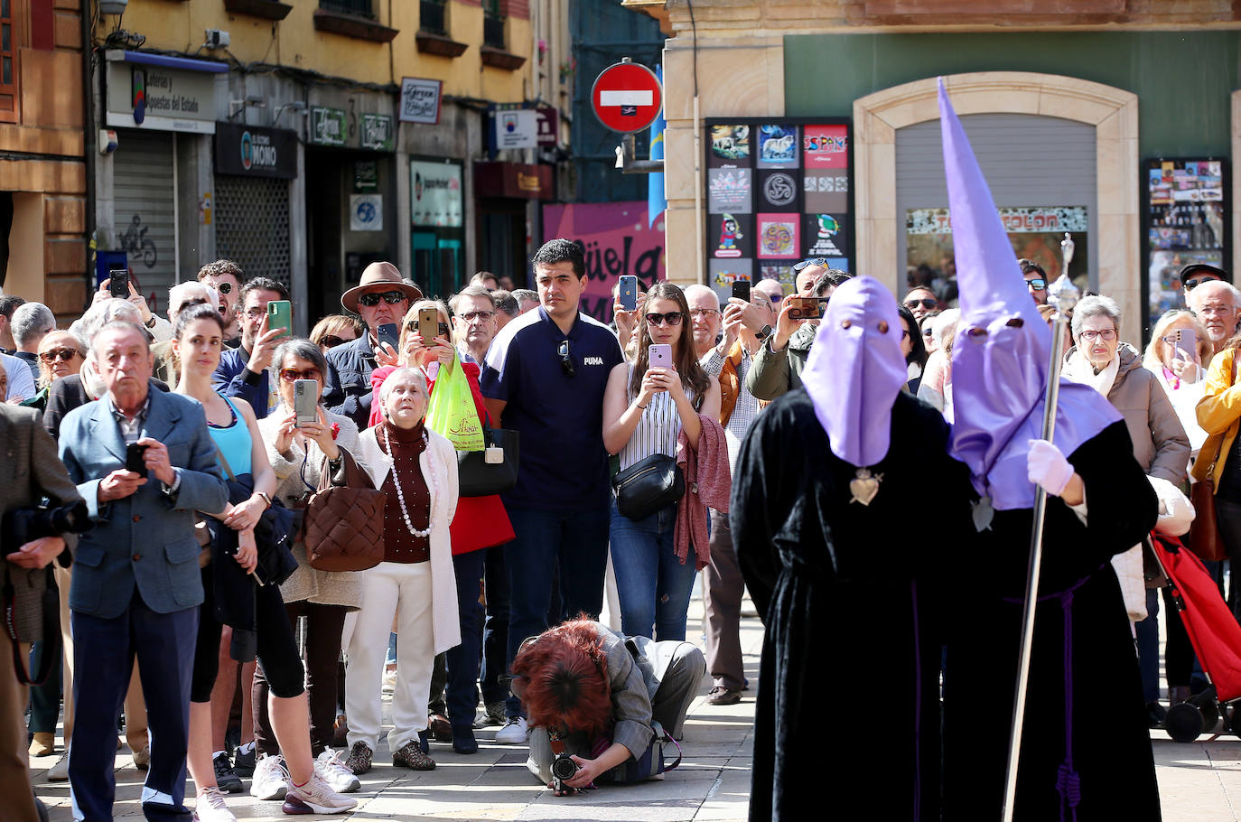 Calor y lleno total en Asturias en el Sábado Santo