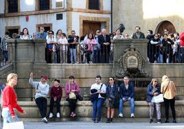 Calor y lleno total en Asturias en el Sábado Santo