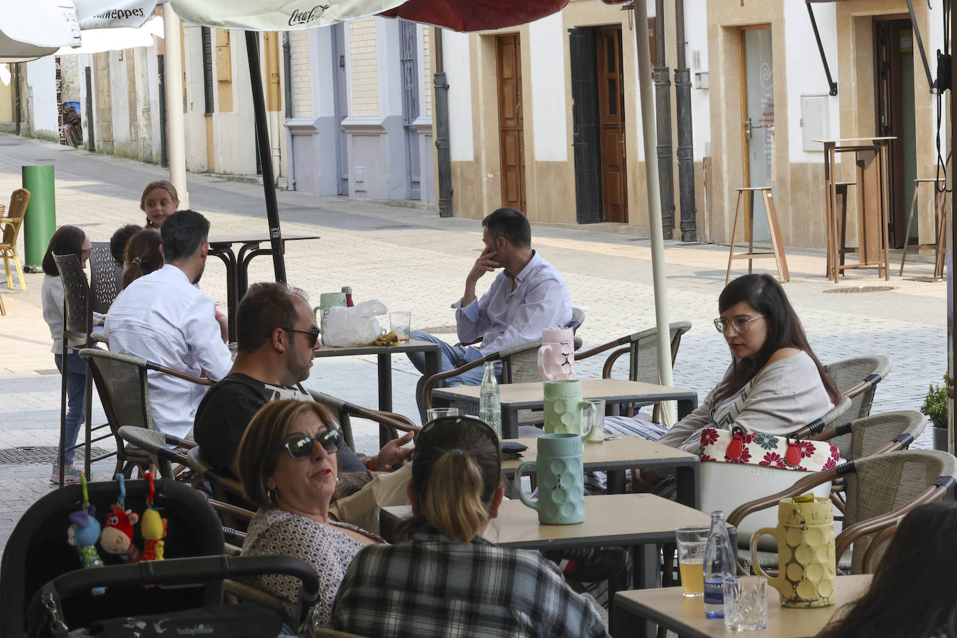 Calor y lleno total en Asturias en el Sábado Santo