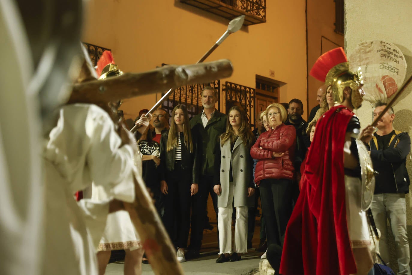 Los Reyes visitan la Pasión de Cristo de Chinchón