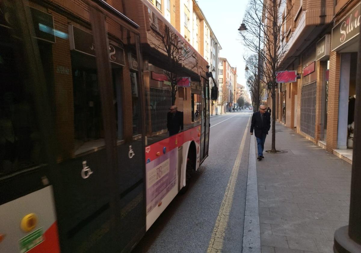 A largo plazo, cuando se reestructure EMTUSA y haya metrotrén, se plantean aceras más anchas en Schulz.