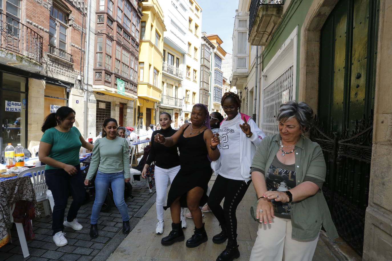 Avilés disfruta de la Comida en la Calle por todo lo alto