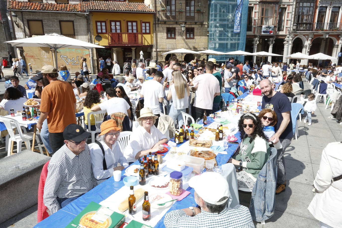 Avilés disfruta de la Comida en la Calle por todo lo alto