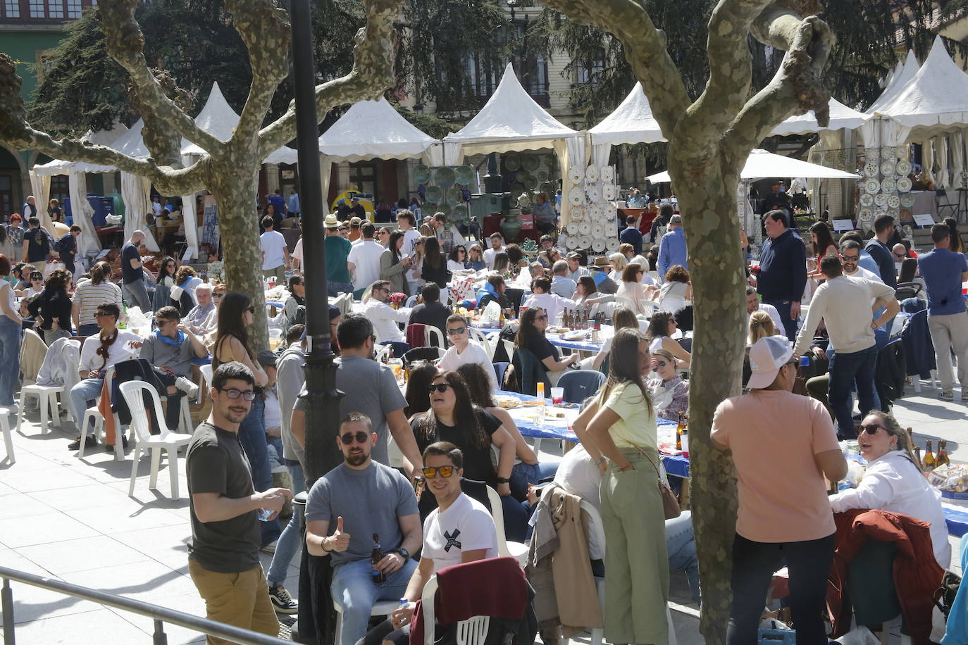Avilés disfruta de la Comida en la Calle por todo lo alto
