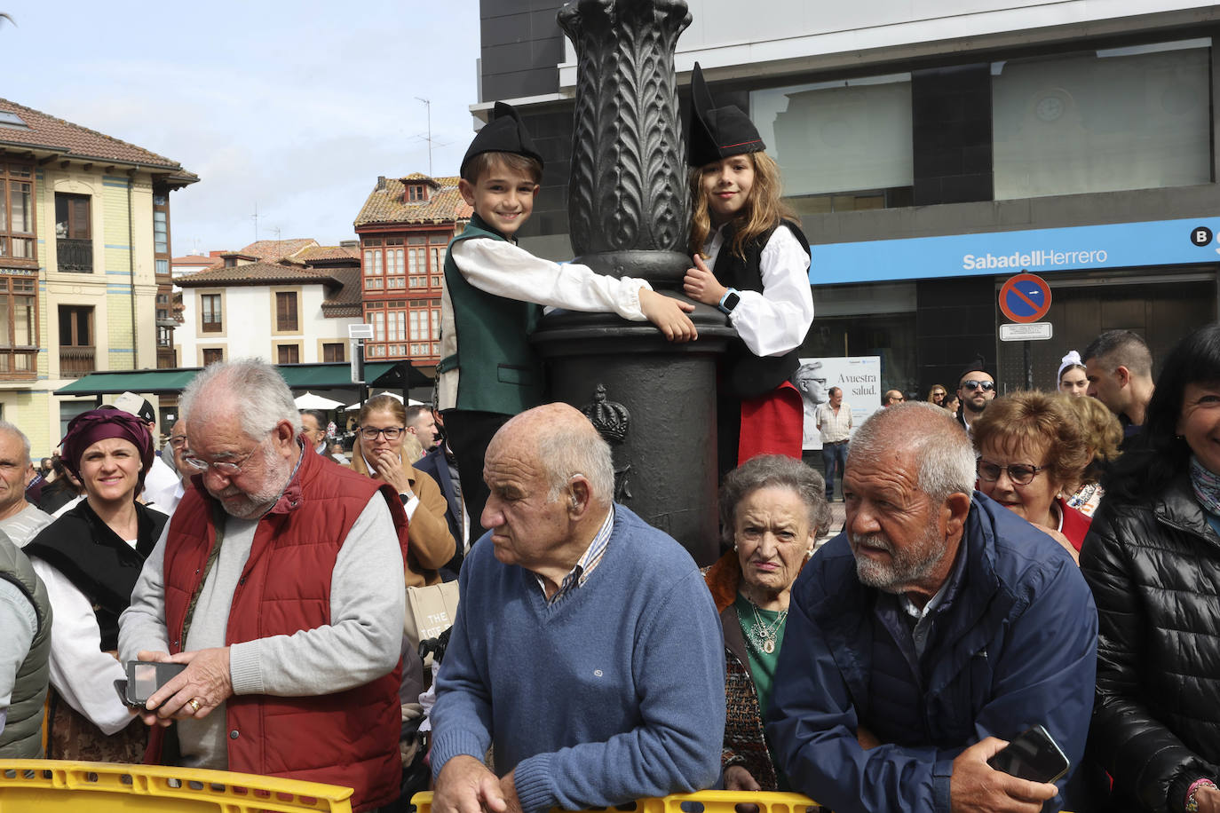 Pola de Siero se echa a las calles para celebrar los Güevos Pintos