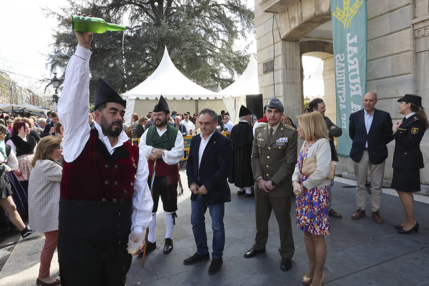 Pola de Siero se echa a las calles para celebrar los Güevos Pintos