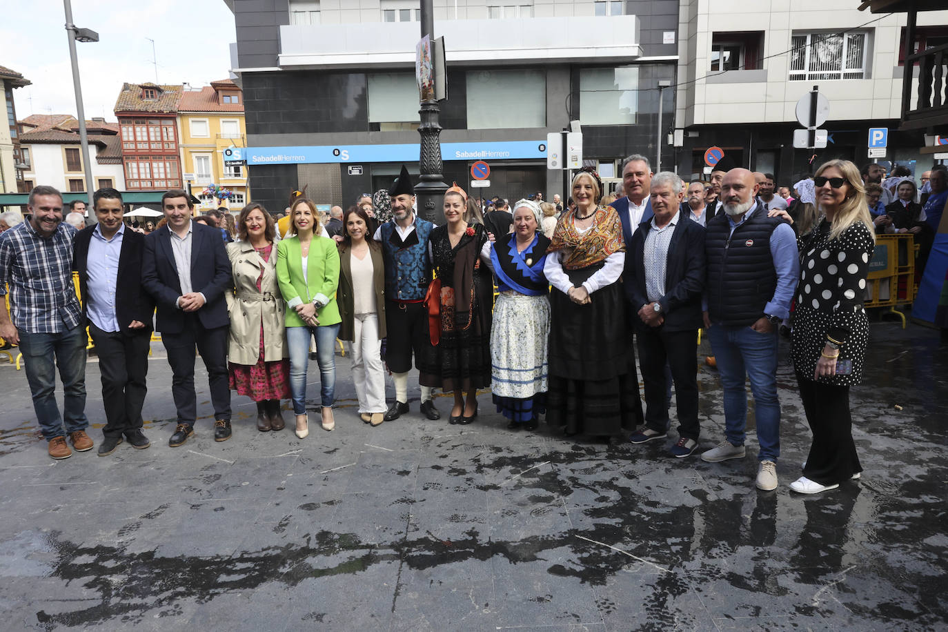 Pola de Siero se echa a las calles para celebrar los Güevos Pintos